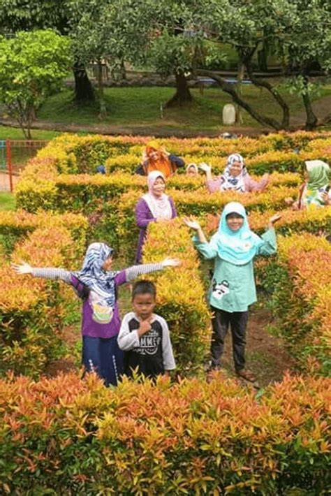 Piknik Di Kebun Raya Bogor Irene Smith