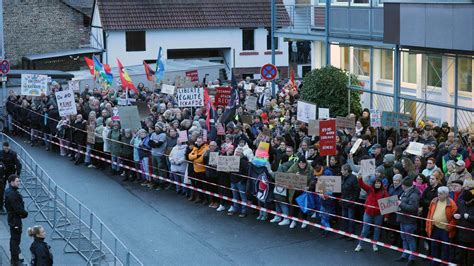 Lauter Protest Menschen Sagen Nein Zur Afd