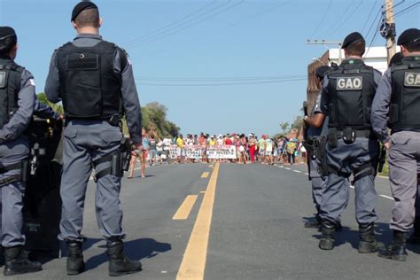 Manifestantes Interditam Rodovia Do Sol Em Protesto Contra Decreto Dos