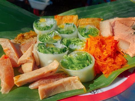 banh uot cuon tom chua  vi cung dinh hue luu lac ben