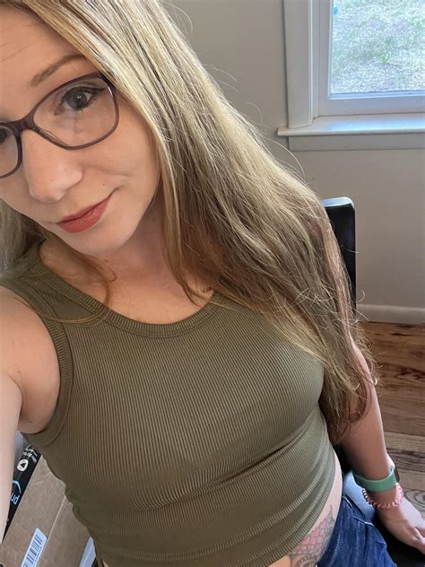 Best Hot Mom Images On Pholder Cougars And Milfs Sfw Charli Damelio Mommy And Am I Hot Sfw