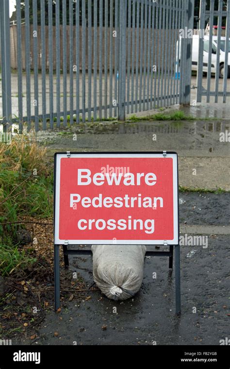 Pedestrian Crossing Road Sign Meaning - Kristins Traum