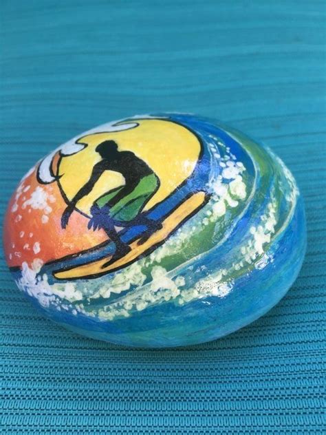 Pin di ΑΡΓΥΡΩ su Painted rocks nel 2024 Sassi artistici Artisti