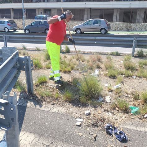 Rifiuti Sulla Panoramica L Intervento Di Messina Servizi Video