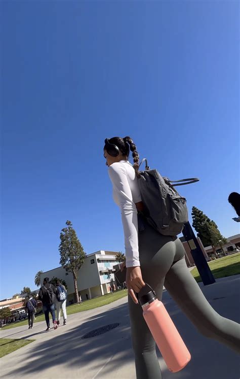 Must See Gym Babe Bends Over Not OC Spandex Leggings Yoga Pants Forum