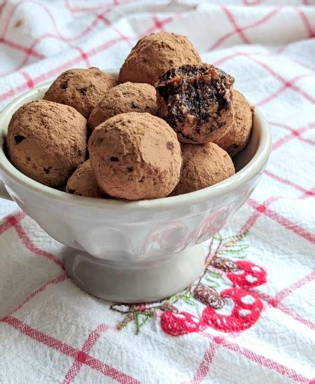 Boules dÉnergie au Chocolat Dattes et VIBE Actumus