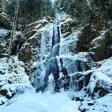 白糸の滝の氷瀑と銀世界（愛媛県東温市上林）標高653m 愛媛の小山登り