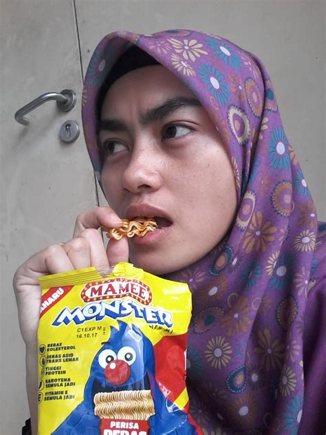 Mamee Monster Hot And Spicy Noodle Snack Reviews
