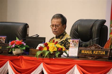 Ketua Dprd Kepri Beasiswa Mahasiswa Berprestasi Dari Pemprov