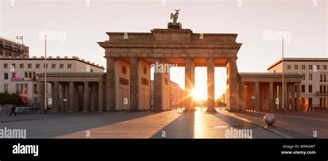 Brandenburger Tor Brandenburger Tor Bei Sonnenaufgang Platz Des 18