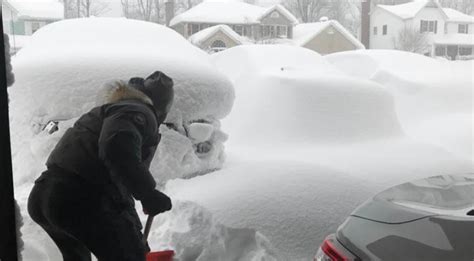 Erie, Pennsylvania Just Shattered a Snowfall Record | 5 Feet of Snow in ...