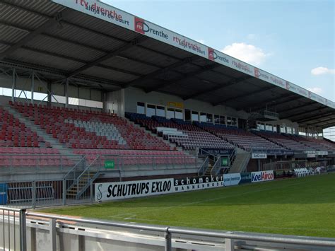 Fc Emmen Stadium Entrance / Gemeente Emmen geeft groen licht voor ...