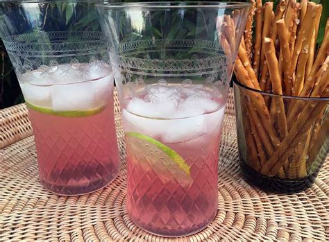 Pink & Tonic - Her får du opskriften på en rigtig tøsedrink :-)