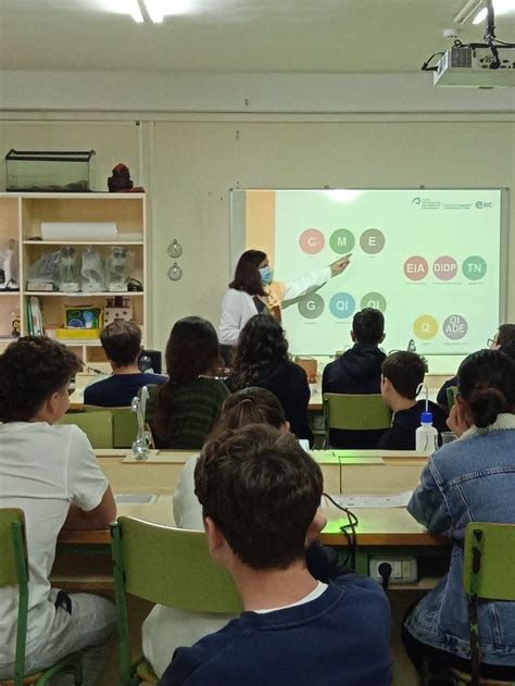 Dos Profesoras Imparten Un Taller Sobre Ingenier A En El Ies Santa