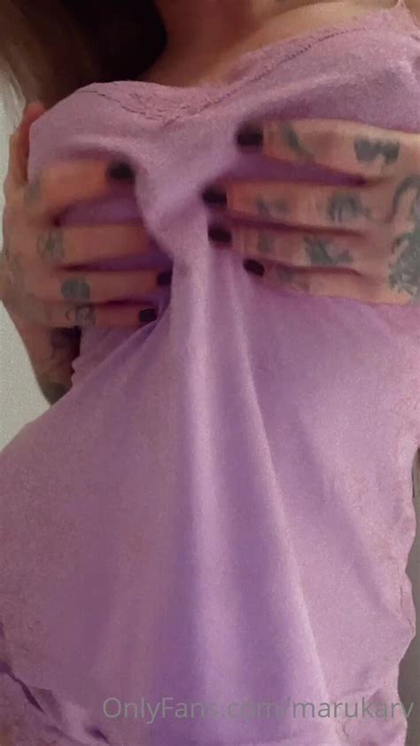 Marukarv Taking Off Her Clothes To Show Off Her Pussy Naked Cnn Amador