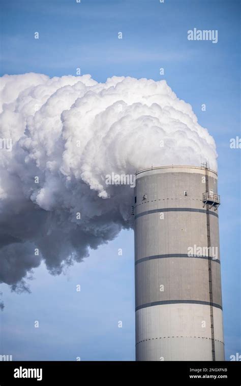 Chimenea de la central eléctrica Uniper Maasvlakte central eléctrica