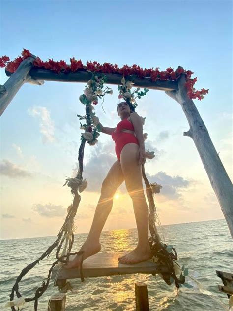 C T T Ng Khoe V Ng M T B Ng M T V I Bikini Tu I Ph N Ng B T Ng Khi C Ng Gi Usd