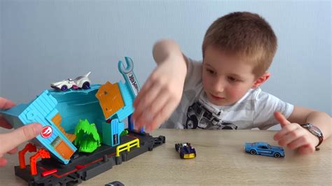 Распаковка гаража Хот Вилс с крокодилом внутри. - YouTube