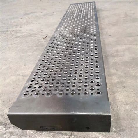 China Slip Resistant Stainless Steel Perforated Metal Mesh Plate For Walkway Factory And