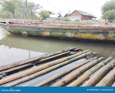 Karawang Indonesia October The Boat That Is Leaning Is