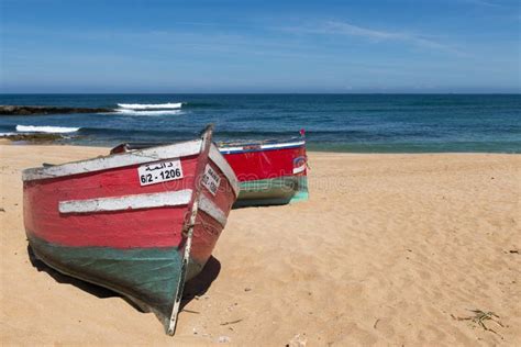 Coloridos Barcos De Pesca Tradicionales En El Puerto Pesquero Del