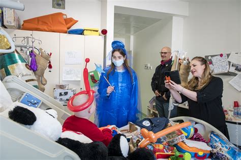 Epifania La Polizia Consegna Doni Ai Piccoli Pazienti Del Gemelli