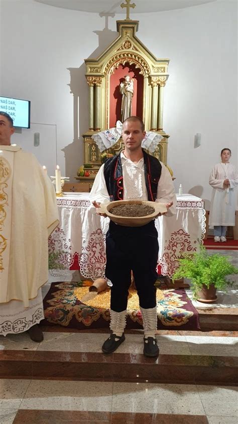 Misa Zahvalnica Za Plodove Zemlje Sa Sve Anom Procesijom Op Ina Tordinci