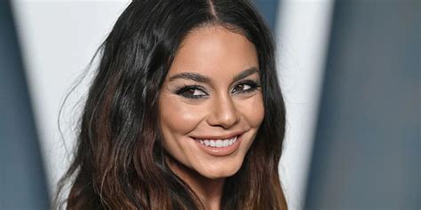 Vanessa Hudgen S Tiny Multi Colour Bikini Proves That Summer Never Ends