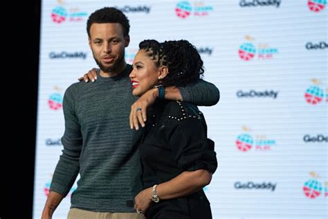 Stephen Curry S Agent Denies Warriors Star In Nude Photos