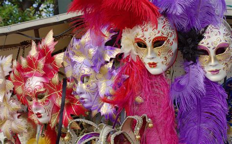 Quels Sont Les Costumes Traditionnels Du Carnaval De Venise