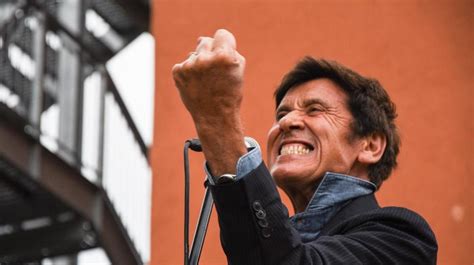 Gianni Morandi In Concerto Per La Sua Bologna Stasera Gioco In Casa