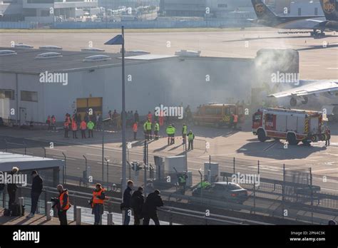 Explosion Am Flugzeug Bei Der Notfallübung Der Werkfeuerwehr Der