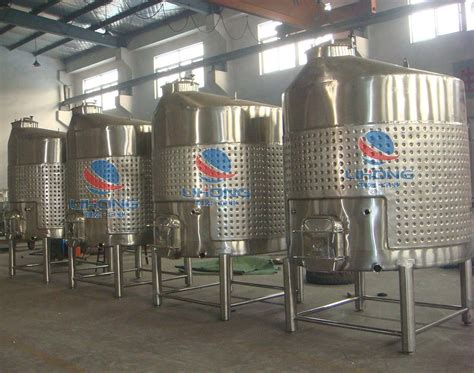 Stainless Steel Cooling Jacket Conical Wine Fermenter Machine Wine