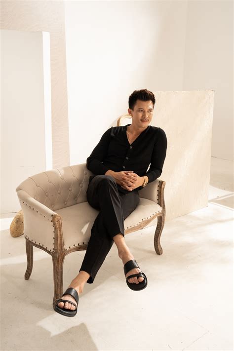 Hà Việt Dũng Từ Hot boy bán nước mía đến diễn viên truyền hình ăn khách của VTV với những