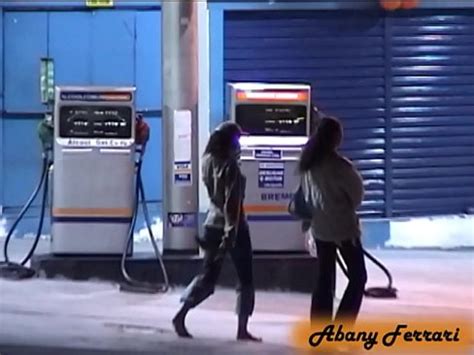 Caminando Pelada en las Calles de São Paulo Exhibicionismo 100 real XVIDEOS