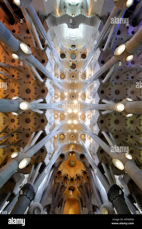 Bas Lica I Templo Expiatori De La Sagrada Familia La Bas Lica Y El