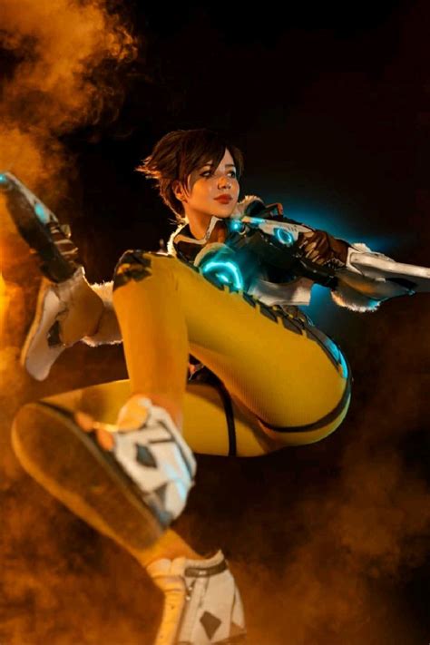 Stunning Cosplay Of Tracer From Overwatch