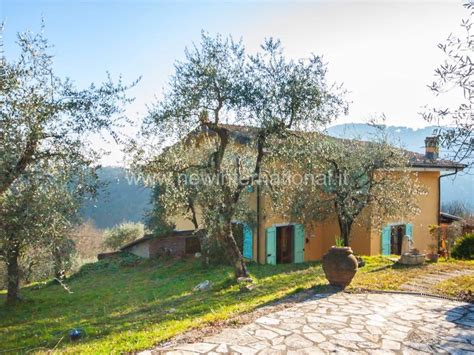 Vendita Villa Unifamiliare In Via Della Chiesa XII Lucca Ottimo Stato