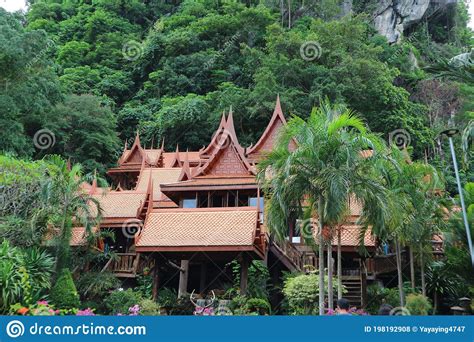 Wat Tham Khao Wong In Thailand Wat Tham Khao Wong Is A Beautiful Temple