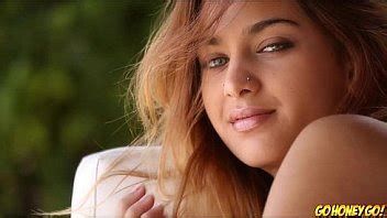 Cute Latina Masturbates XNXX