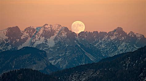 Here Are the Best Locations to Witness the Upcoming Supermoon ...