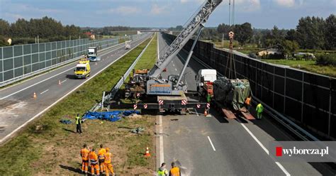 Autostrada A Wreszcie Przejezdna Po Tym Jak Na Jezdni Przewr Ci A