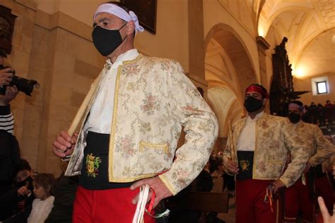 Las Primeras Danzas Del Paloteo Con Mascarilla En La Historia De San