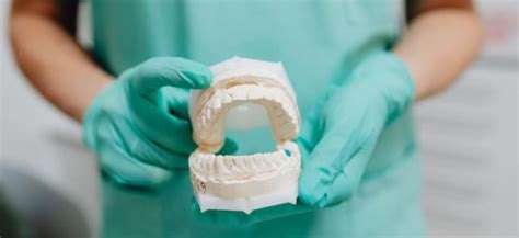 Guide to Dentures, Implants and Alternatives - Guides