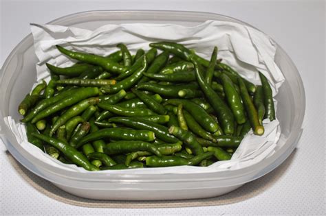 SavisPassions: How to Preserve Green Chillies Fresh more than a month .... Kitchen Basics