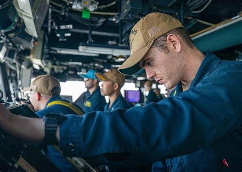 DVIDS - Images - USS Howard (DDG 83) Routine Operations [Image 4 of 7]