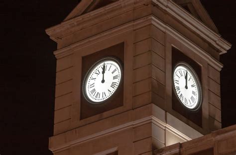 Reloj De La Puerta Del Sol Madrid