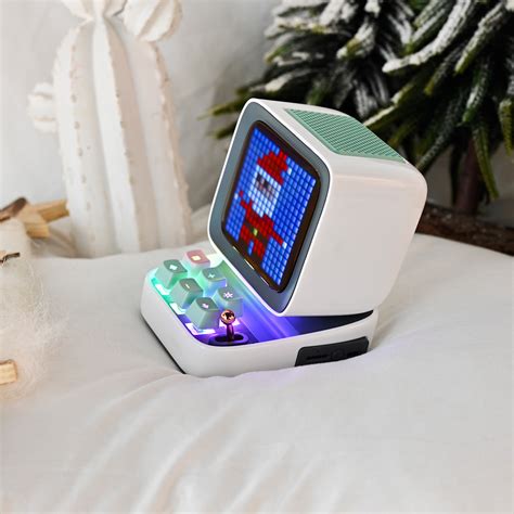 Портативная колонка Divoom Ditoo Plus с пиксельным LED-экраном (белый)