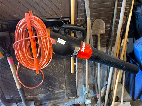 Lot - Electric leaf blower with extension cord
