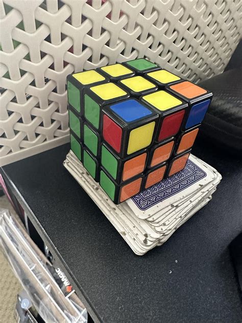 Help a beginner solve a cube please : r/Cubers